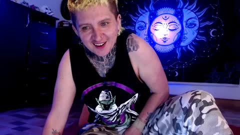 Snapshot of ftmblueyes chatting on 01/08/25, 11:41 HEHIM online show from 01/08/25, 11:41