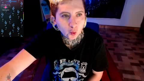 Snapshot of ftmblueyes chatting on 01/19/25, 11:43 HEHIM online show from 01/19/25, 11:43