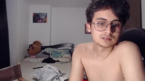 uwu online show from 12/04/25, 10:40