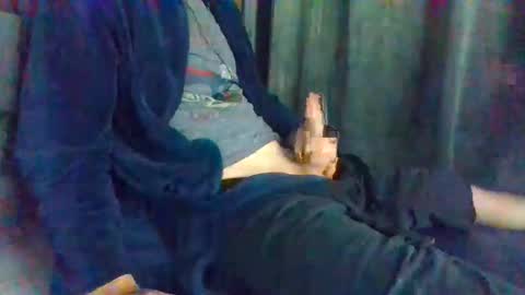 Snapshot of fuckbeatb chatting on 10/15/25, 11:27 fuckbeatb online show from 10/15/25, 11:27