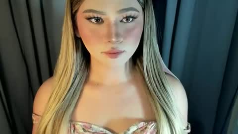 Snapshot of fuckdoll_rain chatting on 05/19/26, 04:30 R A I N M O R A L E S G M A I L . C O M online show from 05/19/26, 04:30