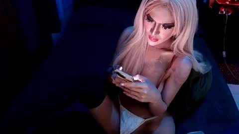 Snapshot of fuckinghotnicolets chatting on 05/26/26, 12:23 QUEEN OF COMMAND and CUMDUNGEON9 online show from 05/26/26, 12:23