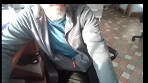 Bruchus online show from 11/26/25, 06:03