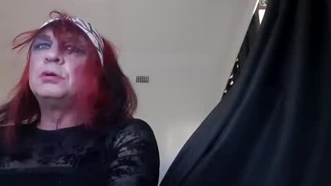 Snapshot of full4cefull chatting on 01/17/25, 08:22 Pizzaz online show from 01/17/25, 08:22