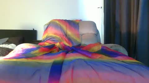 Snapshot of full4cefull chatting on 11/13/25, 01:37 Pizzaz online show from 11/13/25, 01:37