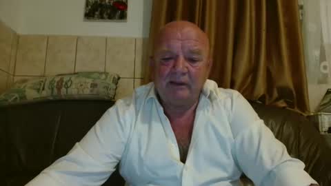 Snapshot of fullballs6 chatting on 09/24/25, 12:47 fullballs6 online show from 09/24/25, 12:47