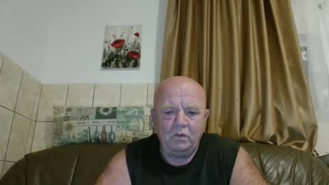 Snapshot of fullballs6 chatting on 09/29/25, 01:11 fullballs6 online show from 09/29/25, 01:11