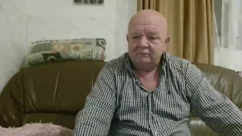 Snapshot of fullballs6 chatting on 10/29/25, 03:42 fullballs6 online show from 10/29/25, 03:42