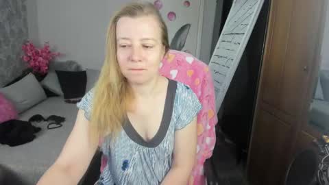 Snapshot of funny_bunny4 chatting on 12/21/24, 09:01 funny_bunny4 online show from 12/21/24, 09:01