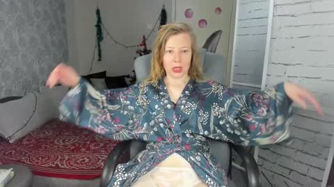 Snapshot of funny_bunny4 chatting on 01/11/25, 01:11 funny_bunny4 online show from 01/11/25, 01:11