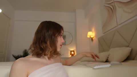 Snapshot of funny_to_see_you_here chatting on 07/08/26, 12:42 Katy Noel - online show from 07/08/26, 12:42