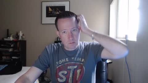 Snapshot of funplaytimesayhello chatting on 11/16/25, 08:25 Hello online show from 11/16/25, 08:25