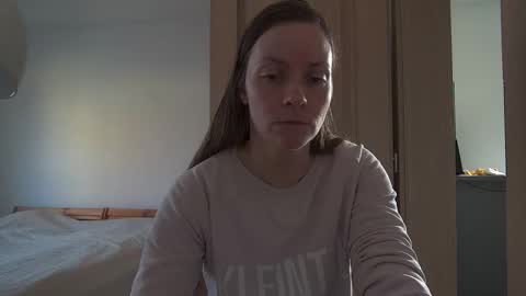 Snapshot of funservice chatting on 11/19/25, 01:33 funservice online show from 11/19/25, 01:33