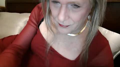 Snapshot of funtimetgirl chatting on 12/19/25, 11:06 Jessie Love online show from 12/19/25, 11:06