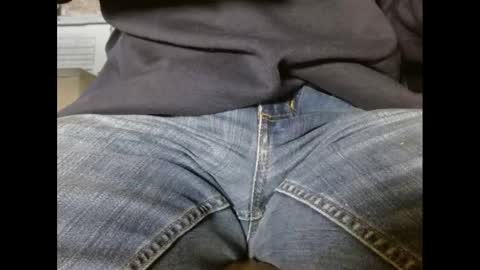 Snapshot of fuzzyblues chatting on 12/13/24, 11:39 Fuzzy Blues online show from 12/13/24, 11:39