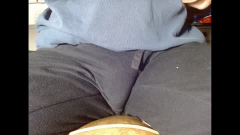 Snapshot of fuzzyblues chatting on 01/22/25, 08:49 Fuzzy Blues online show from 01/22/25, 08:49