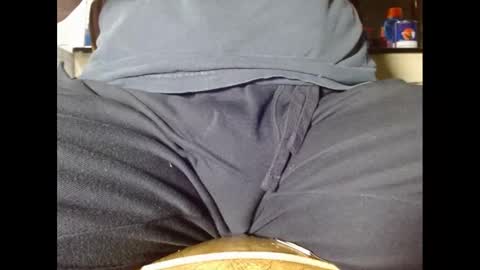 Snapshot of fuzzyblues chatting on 02/15/25, 12:04 Fuzzy Blues online show from 02/15/25, 12:04