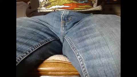 Snapshot of fuzzyblues chatting on 03/08/25, 03:56 Fuzzy Blues online show from 03/08/25, 03:56