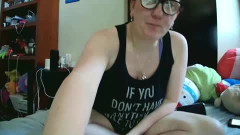 Snapshot of fuzzypeaches87 chatting on 04/23/26, 03:25 fuzzypeaches87 online show from 04/23/26, 03:25