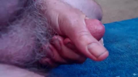 Snapshot of fuzzzman chatting on 12/20/25, 04:52 Mark online show from 12/20/25, 04:52