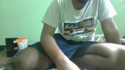 Snapshot of g0lu_ chatting on 12/22/24, 05:23 Nunnu online show from 12/22/24, 05:23