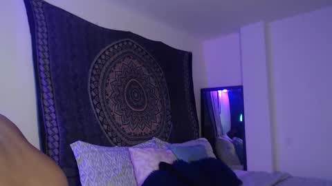 g_bella2025 online show from 11/23/25, 08:30