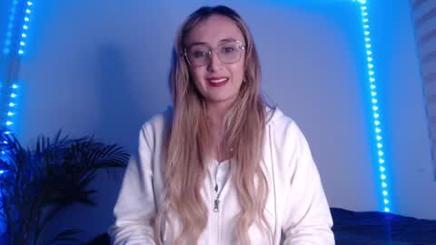 Snapshot of gabb_rioss chatting on 03/07/25, 12:37 Gabriela online show from 03/07/25, 12:37