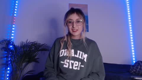 Snapshot of gabb_rioss chatting on 03/07/25, 11:27 Gabriela online show from 03/07/25, 11:27