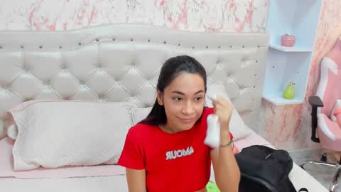 Snapshot of gabbieprice chatting on 10/19/25, 04:07 Gabbie online show from 10/19/25, 04:07