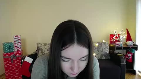 Snapshot of gabby_di chatting on 12/16/24, 09:03 Jaklin online show from 12/16/24, 09:03