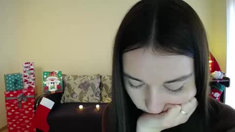 Snapshot of gabby_di chatting on 12/17/24, 10:01 Jaklin online show from 12/17/24, 10:01