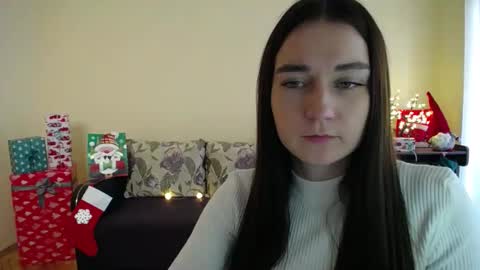 Snapshot of gabby_di chatting on 12/19/24, 09:51 Jaklin online show from 12/19/24, 09:51