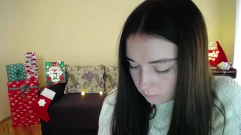 Snapshot of gabby_di chatting on 12/27/24, 10:01 Jaklin online show from 12/27/24, 10:01