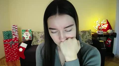 Snapshot of gabby_di chatting on 12/28/24, 01:59 Jaklin online show from 12/28/24, 01:59