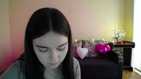 Snapshot of gabby_di chatting on 03/12/25, 12:04 Jaklin online show from 03/12/25, 12:04