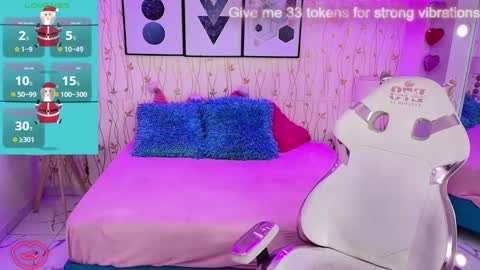 Snapshot of gabby_evanns chatting on 12/27/24, 12:01 gabby_evanns online show from 12/27/24, 12:01