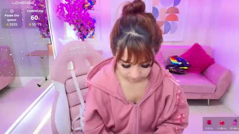 Snapshot of gabby_evanns chatting on 10/13/25, 12:05 gabby_evanns online show from 10/13/25, 12:05
