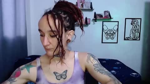 Snapshot of gabby_moon09 chatting on 10/22/25, 12:27 gabby_moon09 online show from 10/22/25, 12:27