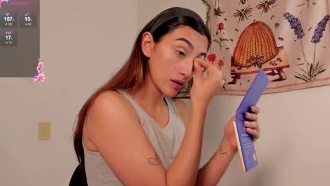 Snapshot of gabee7_ chatting on 09/22/25, 03:47 NEW ACCOUNT Gabriella online show from 09/22/25, 03:47