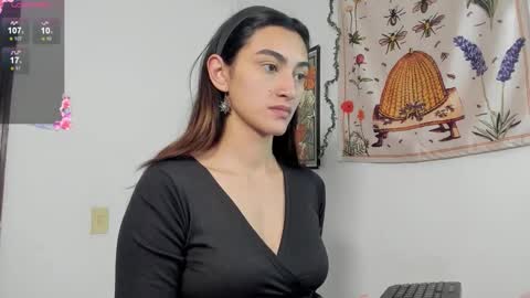 Snapshot of gabee7_ chatting on 09/29/25, 04:12 NEW ACCOUNT Gabriella online show from 09/29/25, 04:12