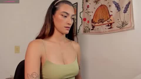 Snapshot of gabee7_ chatting on 10/03/25, 04:15 NEW ACCOUNT Gabriella online show from 10/03/25, 04:15