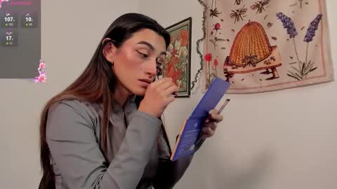 Snapshot of gabee7_ chatting on 10/27/25, 04:44 NEW ACCOUNT Gabriella online show from 10/27/25, 04:44