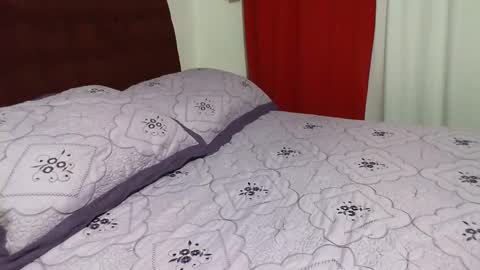 Snapshot of gabibrasil chatting on 11/19/25, 12:43 gaby layla online show from 11/19/25, 12:43