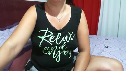 Snapshot of gabibrasil chatting on 11/19/25, 08:09 gaby layla online show from 11/19/25, 08:09