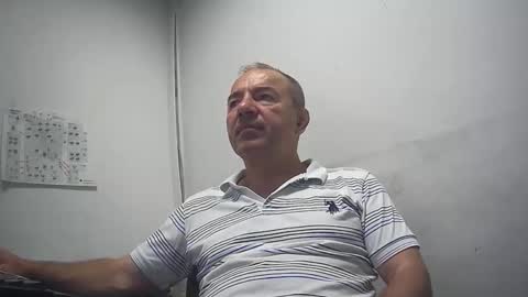 Snapshot of gabriel9_2003 chatting on 06/09/26, 10:49 gabriel9_2003 online show from 06/09/26, 10:49