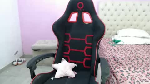 Snapshot of gabriela_jay1 chatting on 12/17/25, 09:32 G A B R I E L A I S B A C K. online show from 12/17/25, 09:32