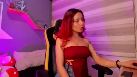 Snapshot of gabrielaa_castro chatting on 11/11/25, 11:05 gabi online show from 11/11/25, 11:05