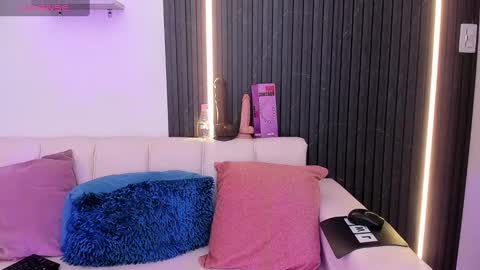gabrielaa_miller_ online show from 09/09/25, 07:46