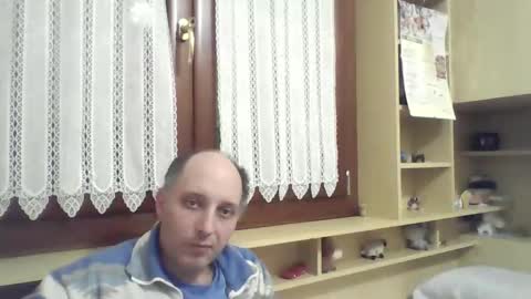 Snapshot of gabrielegr22 chatting on 12/21/25, 09:22 Gabriele online show from 12/21/25, 09:22