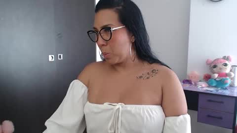Snapshot of gaby_bluexx chatting on 10/16/25, 07:59 Gaby Blue online show from 10/16/25, 07:59